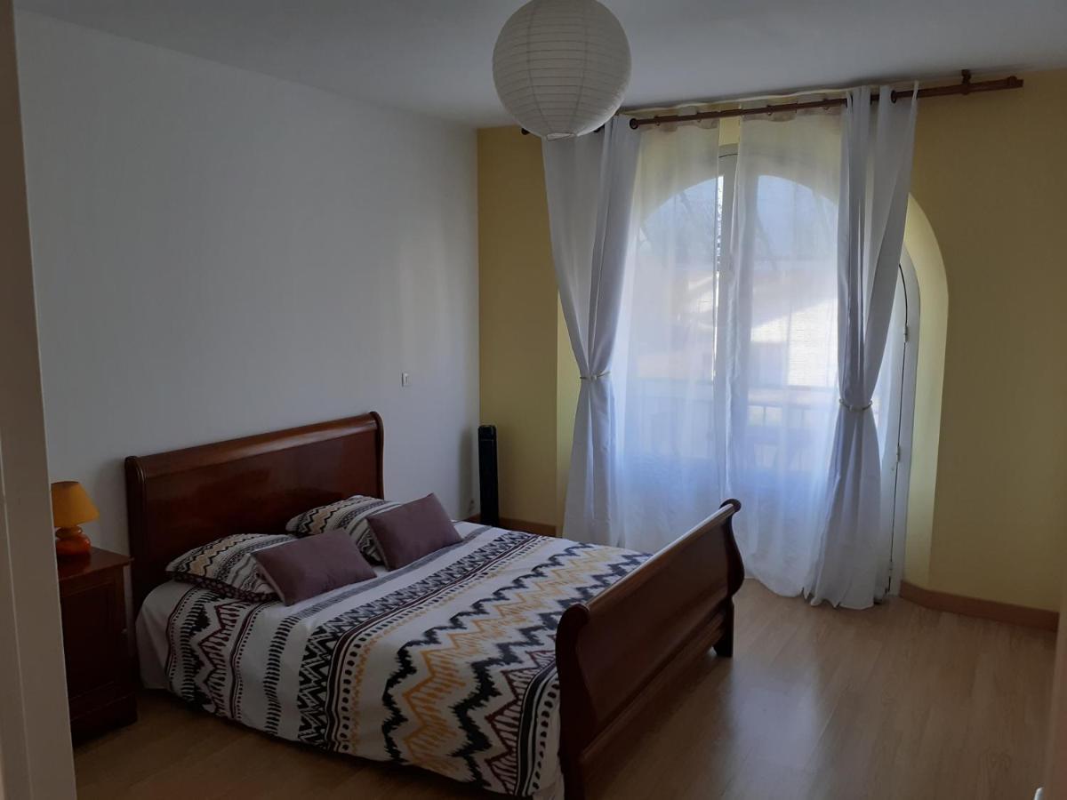 Appartement Spacieux Et Lumineux Oloron-Sainte-Marie Exterior photo